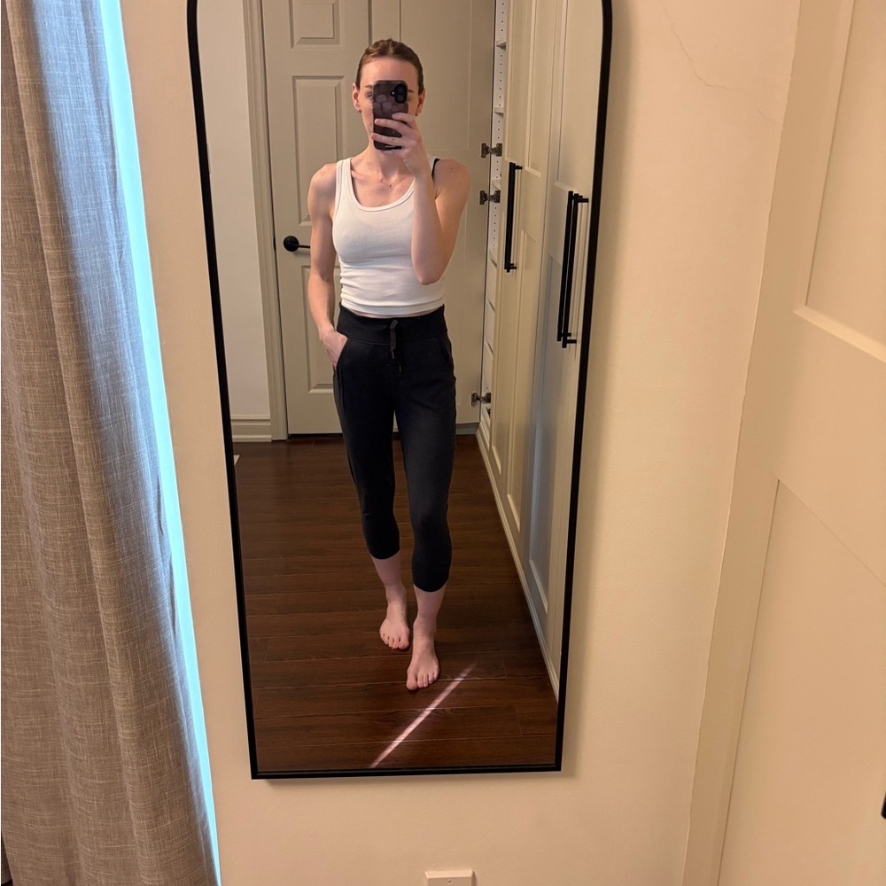Lululemon Grey Cropped joggers